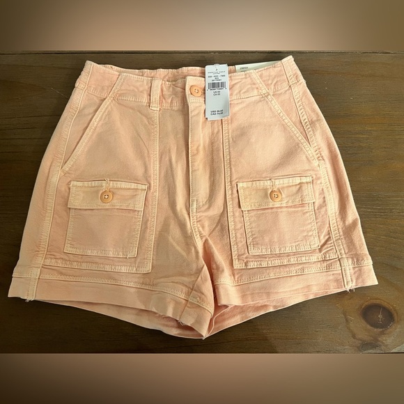 American Eagle Outfitters Pants - AE Highest Waist '90s Boyfriend Cargo Shorts
Size 00
New with tags